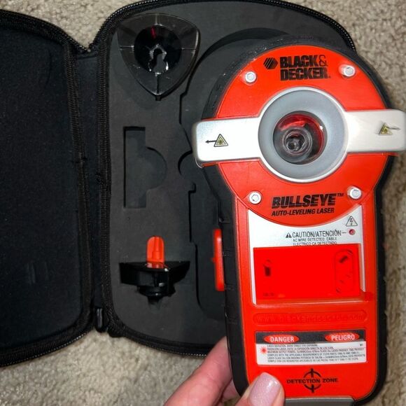 BLACK & DECKER BULLSEYE LASER LEVEL/ STUD FINDER Auto-Leveling Interior Line - Picture 3 of 6